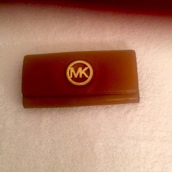 KM woman wallet brown with different department. - Picture 1 of 2